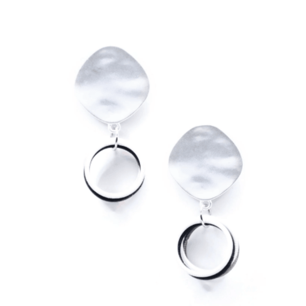Sea Lily Bright White Bronze Black Rings With Matte Silver Stud Earrings at Helen Ainson